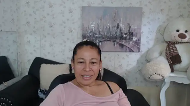 mature martina online show from May 25, 2026, 8:07 pm