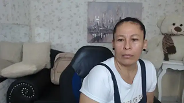 mature martina online show from June 1, 2026, 9:58 pm
