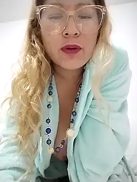 luli222 online show from May 5, 2026, 4:21 pm
