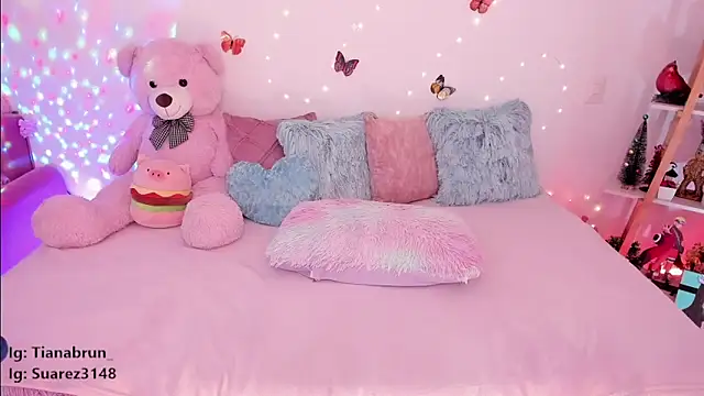 Snapshot of Zara_uwu_ chatting on February 17, 2025, 3:00 pm Zara uwu online show from February 17, 2025, 3:00 pm