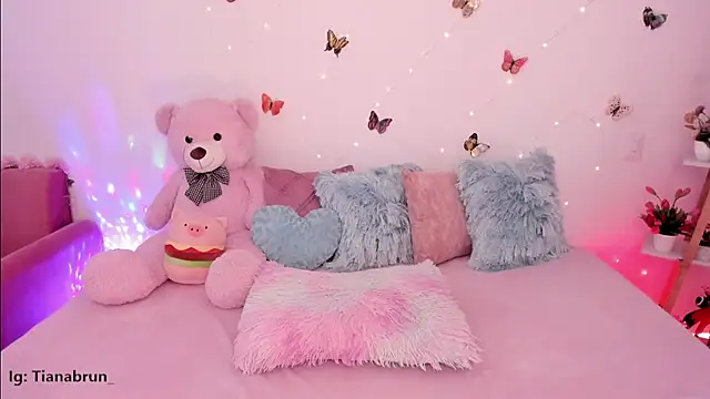 Zara uwu  online show from November 22, 2025, 12:15 pm