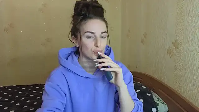 xx adrihanna xx online show from March 18, 2026, 5:14 pm