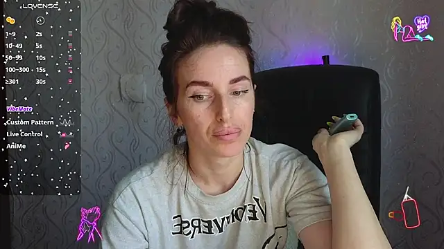 xx adrihanna xx online show from June 3, 2026, 4:33 pm