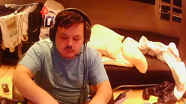 Snapshot of Bebemickey75 chatting on November 30, 2025, 12:22 am Bebemickey75 online show from November 30, 2025, 12:22 am