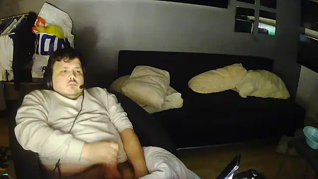 Snapshot of Bebemickey75 chatting on November 28, 2025, 10:21 pm Bebemickey75 online show from November 28, 2025, 10:21 pm