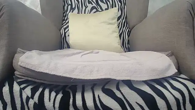 Web Lady online show from March 22, 2025, 3:09 pm