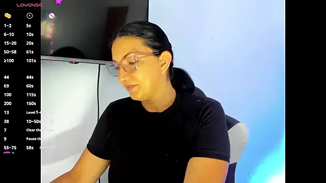 Snapshot of Angelblue_ chatting on May 4, 2026, 9:50 pm Angelblue online show from May 4, 2026, 9:50 pm