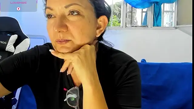Snapshot of Angelblue_ chatting on May 31, 2026, 10:43 pm Angelblue online show from May 31, 2026, 10:43 pm