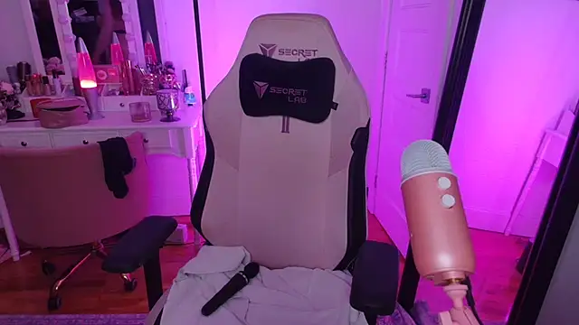 rachelbrooksxx online show from April 18, 2026, 5:37 pm