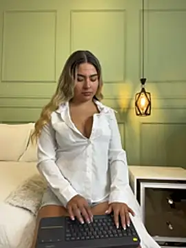 Snapshot of kataliina__ chatting on April 20, 2026, 11:57 am kataliina online show from April 20, 2026, 11:57 am