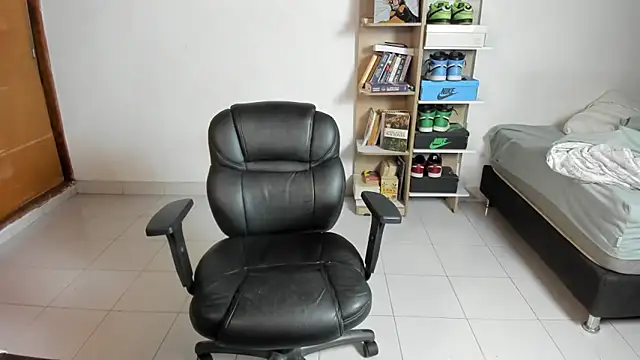 imtonny19 online show from November 23, 2025, 3:49 am