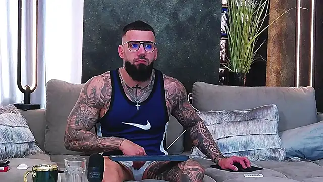 masterkingofmusclee online show from March 18, 2025, 8:39 am