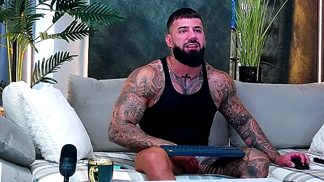 masterkingofmusclee online show from September 10, 2025, 7:40 am