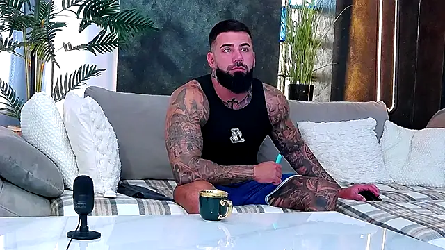 masterkingofmusclee online show from September 15, 2025, 8:04 am