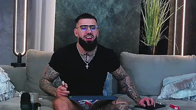 masterkingofmusclee online show from March 13, 2025, 10:10 pm