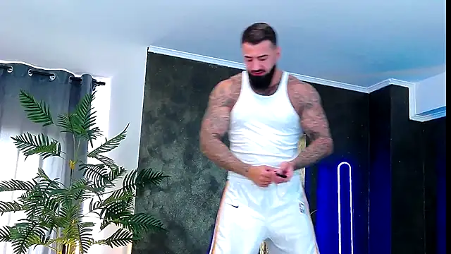 masterkingofmusclee online show from October 1, 2025, 6:51 am