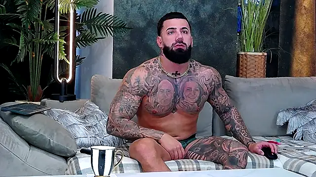 masterkingofmusclee online show from November 19, 2025, 9:53 am