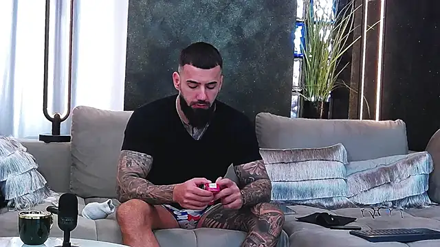 masterkingofmusclee online show from March 14, 2025, 9:03 am