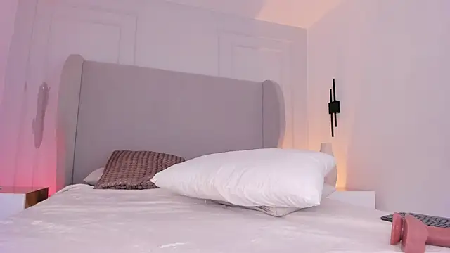 chloe d online show from October 29, 2025, 11:53 am