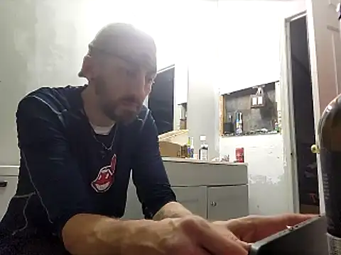 Snapshot of Bi_curious86 chatting on February 6, 2026, 3:35 am Bi curious86 online show from February 6, 2026, 3:35 am