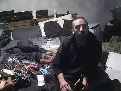 Snapshot of Bi_curious86 chatting on February 15, 2026, 6:36 am Bi curious86 online show from February 15, 2026, 6:36 am