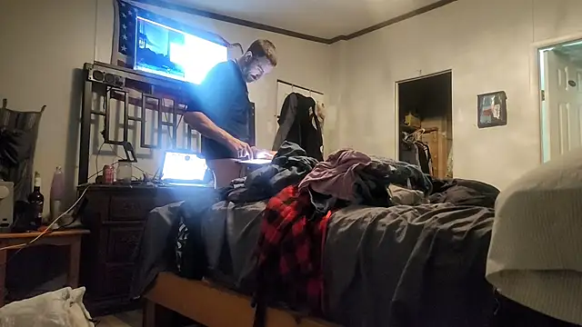 Snapshot of Bi_curious86 chatting on March 1, 2026, 6:24 am Bi curious86 online show from March 1, 2026, 6:24 am