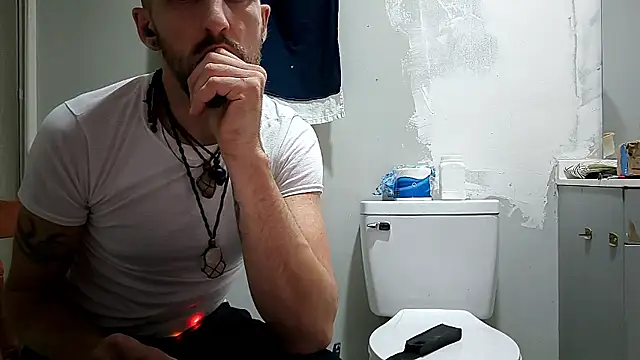 Snapshot of Bi_curious86 chatting on February 5, 2026, 4:41 am Bi curious86 online show from February 5, 2026, 4:41 am