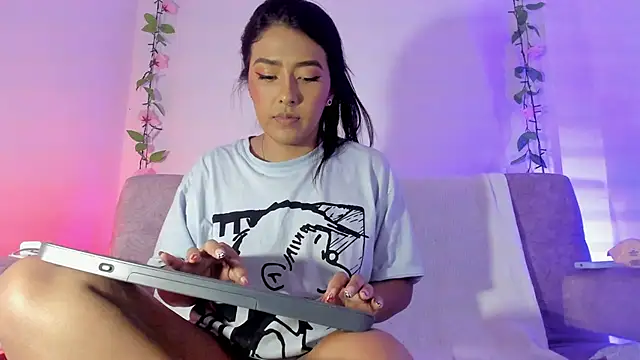 SamanthaJonson1 online show from November 14, 2025, 1:31 am