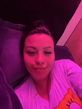 Snapshot of sexyyykloee chatting on October 11, 2025, 12:00 am sexyyykloee online show from October 11, 2025, 12:00 am