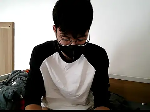Snapshot of Gwencloudy chatting on October 18, 2025, 8:38 am Gwencloudy online show from October 18, 2025, 8:38 am