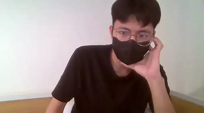 Snapshot of Gwencloudy chatting on January 4, 2025, 5:16 am Gwencloudy online show from January 4, 2025, 5:16 am
