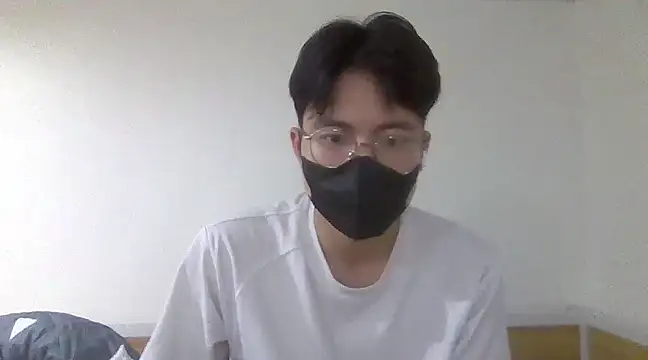 Snapshot of Gwencloudy chatting on March 16, 2025, 10:00 am Gwencloudy online show from March 16, 2025, 10:00 am
