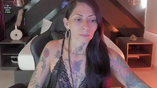 Snapshot of dark_gotica chatting on February 3, 2026, 7:08 pm dark gotica online show from February 3, 2026, 7:08 pm