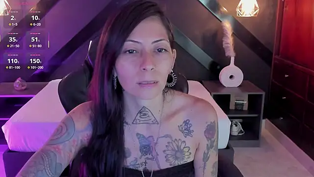 Snapshot of dark_gotica chatting on May 19, 2026, 7:10 pm dark gotica online show from May 19, 2026, 7:10 pm