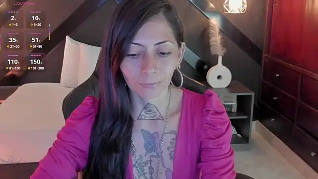 Snapshot of dark_gotica chatting on May 18, 2026, 7:18 pm dark gotica online show from May 18, 2026, 7:18 pm