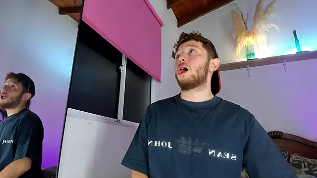 Snapshot of Juan_Castano chatting on October 16, 2025, 6:21 am Juan Castano online show from October 16, 2025, 6:21 am