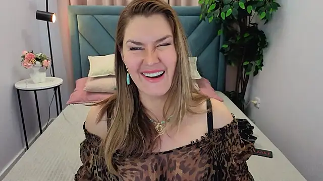 Snapshot of Adele_Russo chatting on February 17, 2026, 4:48 pm Adele Russo online show from February 17, 2026, 4:48 pm