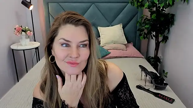 Snapshot of Adele_Russo chatting on February 26, 2026, 4:18 pm Adele Russo online show from February 26, 2026, 4:18 pm