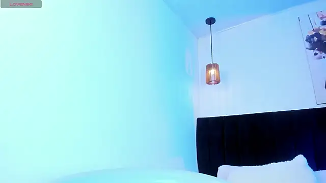 dolly zoe online show from April 6, 2026, 3:02 am