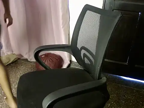 Snapshot of savage_laura chatting on February 3, 2026, 8:08 am savage laura online show from February 3, 2026, 8:08 am