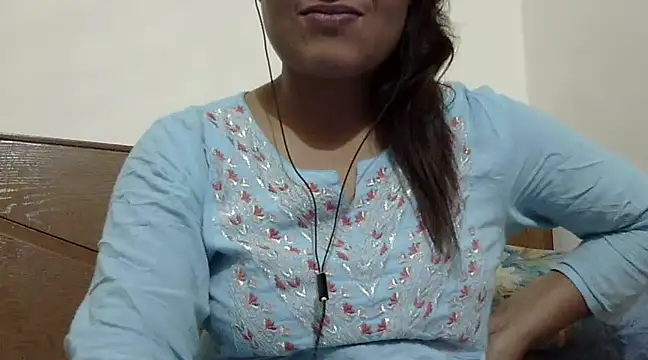Snapshot of shekira99 chatting on March 17, 2025, 2:34 pm shekira99 online show from March 17, 2025, 2:34 pm