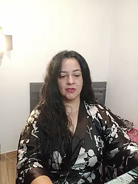Snapshot of lucia_vonne_ chatting on June 15, 2026, 12:01 am lucia vonne online show from June 15, 2026, 12:01 am