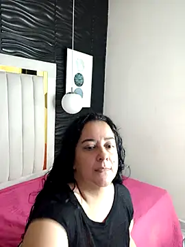 Snapshot of lucia_vonne_ chatting on February 25, 2025, 2:37 pm lucia vonne online show from February 25, 2025, 2:37 pm