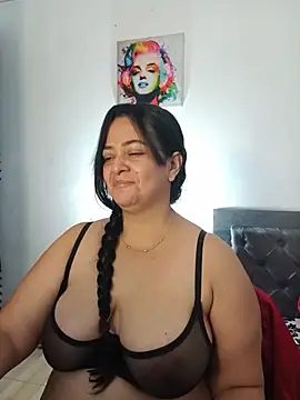 Snapshot of lucia_vonne_ chatting on June 28, 2026, 9:32 pm lucia vonne online show from June 28, 2026, 9:32 pm