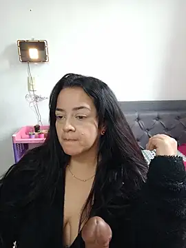 Snapshot of lucia_vonne_ chatting on June 6, 2026, 9:09 pm lucia vonne online show from June 6, 2026, 9:09 pm