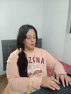 Snapshot of lucia_vonne_ chatting on June 11, 2026, 1:05 am lucia vonne online show from June 11, 2026, 1:05 am