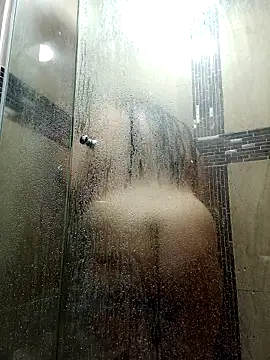 Snapshot of lucia_vonne_ chatting on October 15, 2025, 7:00 pm lucia vonne online show from October 15, 2025, 7:00 pm