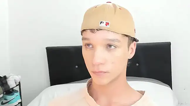 angelcortes online show from January 10, 2025, 7:43 pm