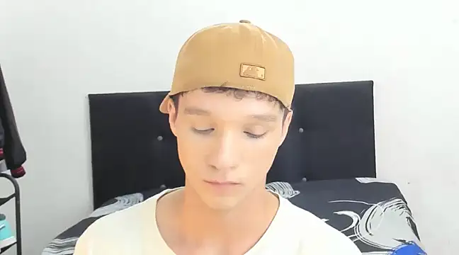 angelcortes online show from January 16, 2025, 5:55 pm