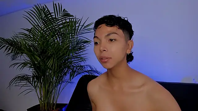 Snapshot of xhenisa_ chatting on January 15, 2026, 5:16 pm xhenisa online show from January 15, 2026, 5:16 pm